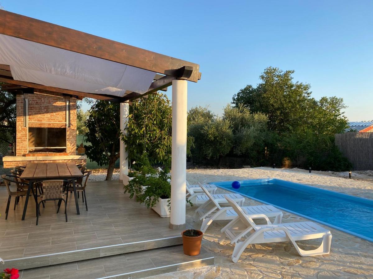 Villa Bubica- Cozy Holiday Home In Rural Area With Pool Stankovci  ภายนอก รูปภาพ