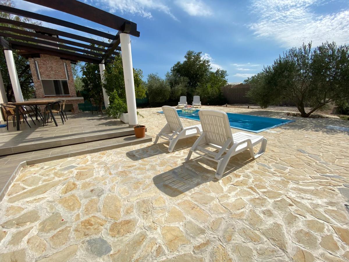 Villa Bubica- Cozy Holiday Home In Rural Area With Pool Stankovci  ภายนอก รูปภาพ